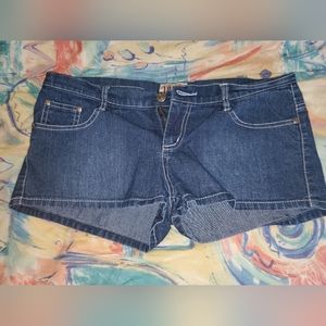 1826 brand jean shorts size 7